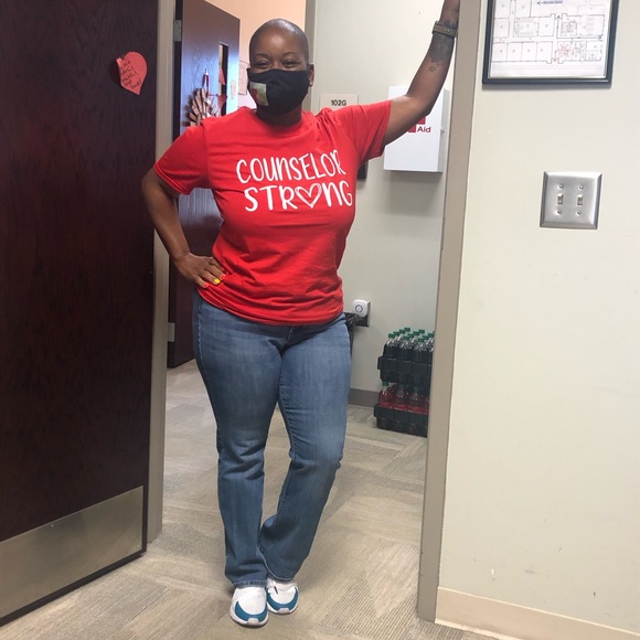 Meet your Posher, Nicole - Picture 1 of 2